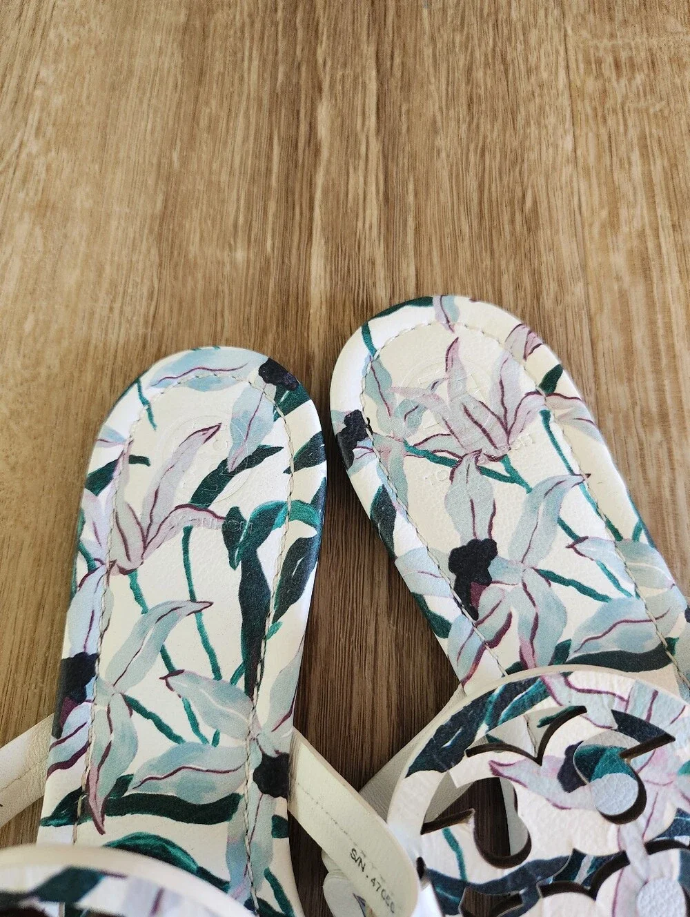 Tory Burch Ivory Desert Bloom Miller Flip Flop Sandals Size 9.5